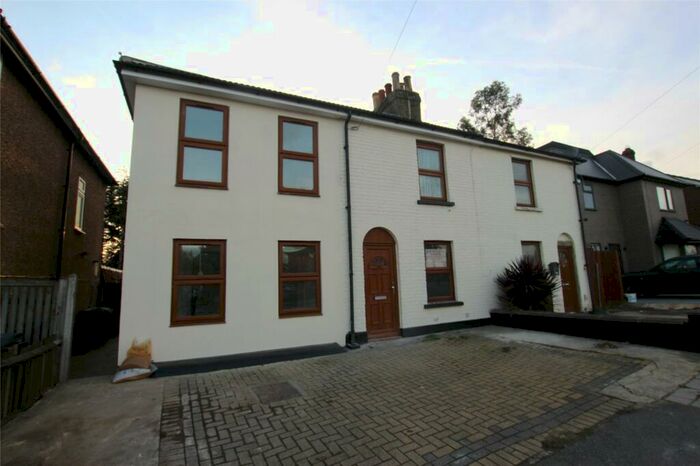 1 Bedroom Semi-Detached House To Rent In Tomswood Hill, Ilford, IG6