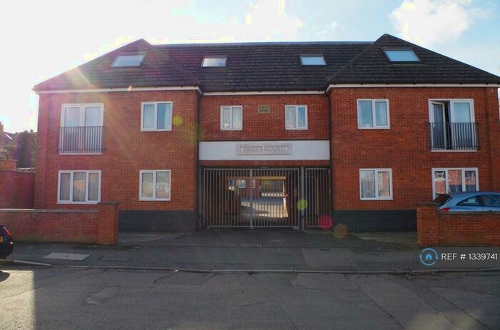 2 Bedroom Flat To Rent In Brookfield Road, Northampton, NN2