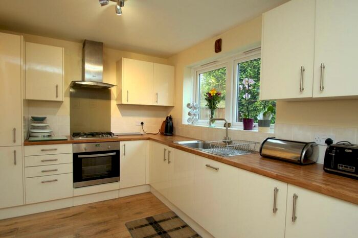 4 Bedroom Detached House To Rent In Woodlea Garth, Meanwood, Leeds, LS6