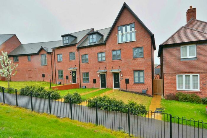 3 Bedroom Semi-Detached House For Sale In Hazel Close, Eden Park, CV21