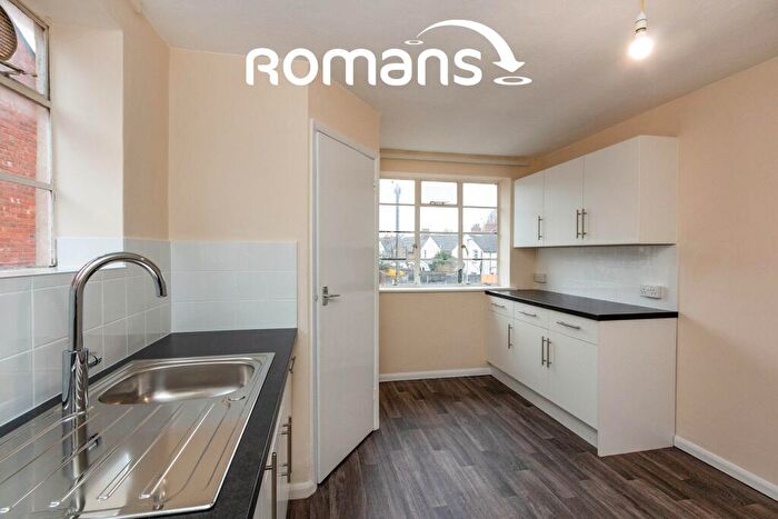 2 Bedroom Flat To Rent In Holly Road, Aldershot, Hampshire, GU12