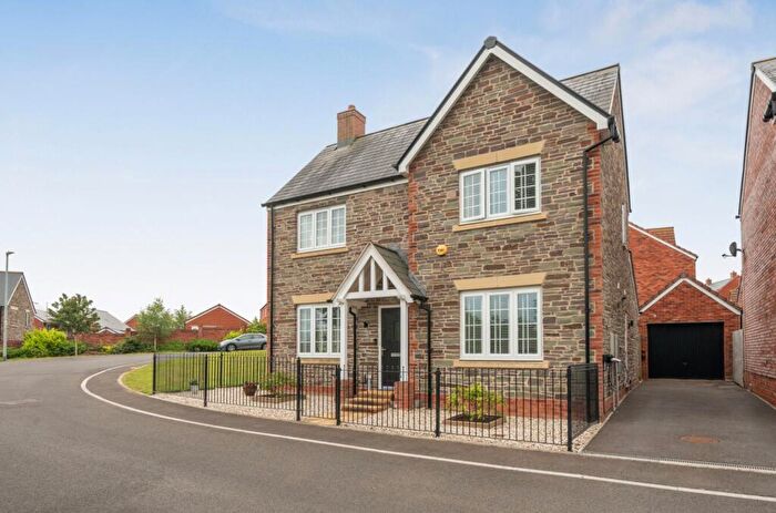 4 Bedroom Detached House For Sale In Squirrel Crescent, Thornbury, BS35
