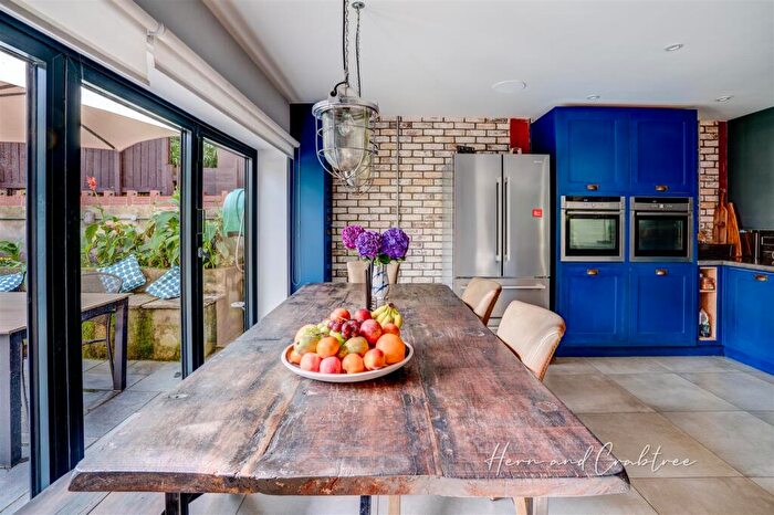 3 Bedroom Detached House For Sale In Wyndham Road, Cardiff, CF11