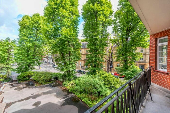 3 Bedroom Flat For Sale In Holland Villas Road, Holland Park, London, W14