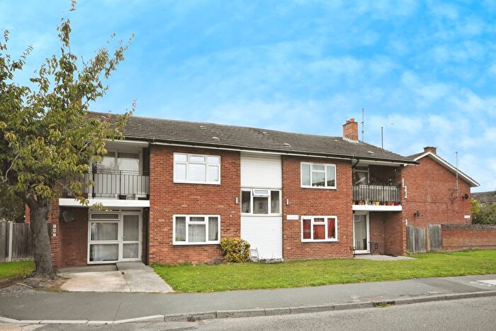 1 Bedroom Flat For Sale In Meadgate Avenue, Great Baddow, Chelmsford, CM2