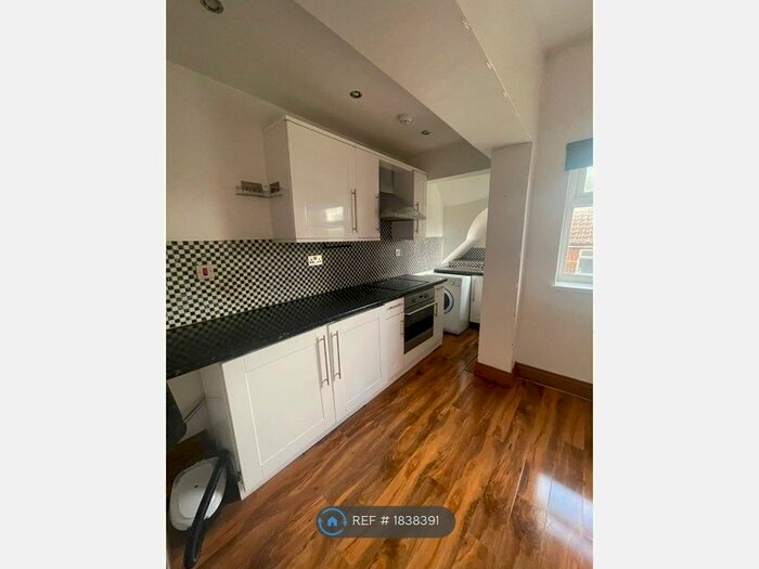 1 Bedroom Flat To Rent In Windsor Road, Newton Heath, Manchester, M40