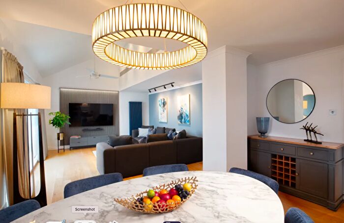 3 Bedroom Flat To Rent In Kensington High Street, London, W8