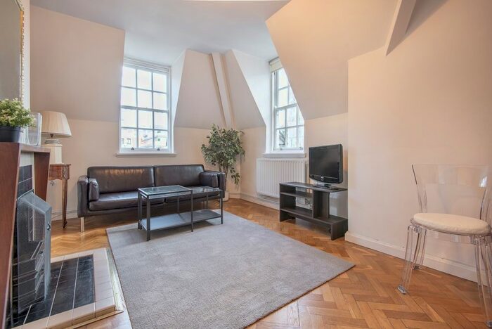 1 Bedroom Flat To Rent In Holland Street, London, W8