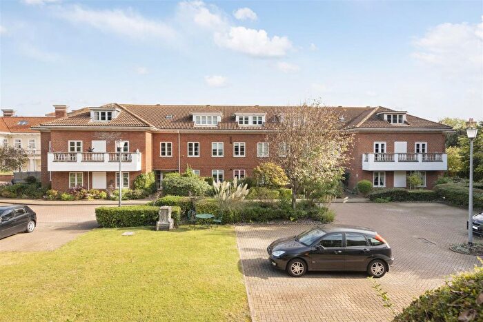 2 Bedroom Flat For Sale In North Foreland Road, Broadstairs, Kent, CT10