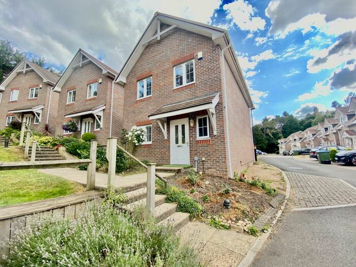 3 Bedroom Detached House To Rent In Hill Cottage Gardens, West End, Southampton, SO18