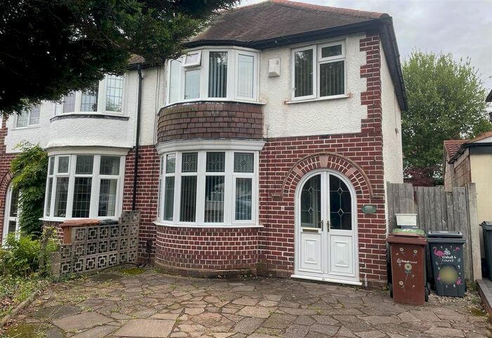 3 Bedroom Property To Rent In Delves Green Road, Walsall, WS5