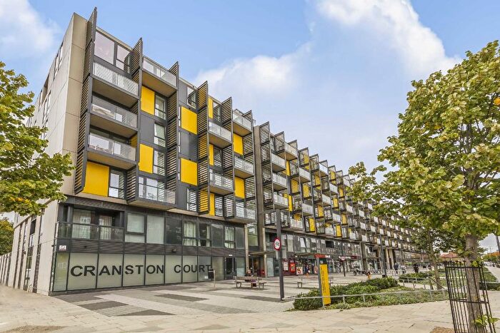 1 Bedroom Flat To Rent In Bloemfontein Road, Shepherds Bush, W12