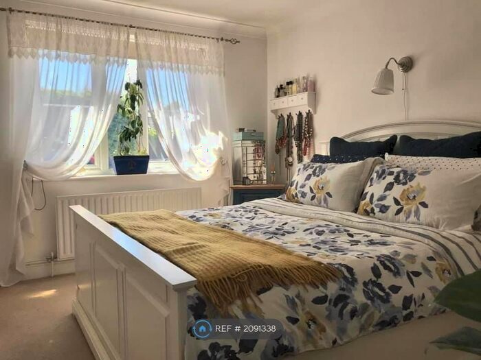 1 Bedroom Flat To Rent In Windsor, Windsor, SL4