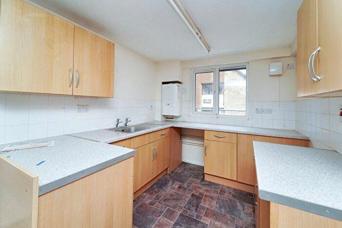 1 Bedroom Flat For Sale In Flat Atholl Court & Garage, Kingsway Gardens, Andover, SP10