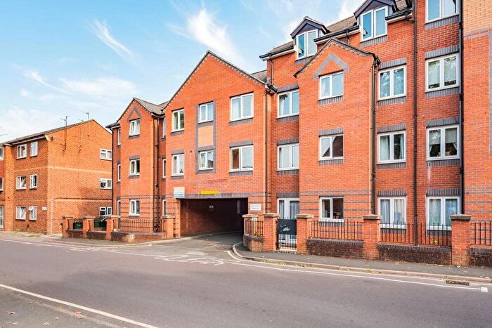 2 Bedroom Flat To Rent In Spencer Court, Banbury, OX16