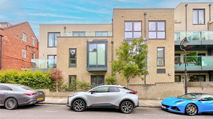 3 Bedroom Flat For Sale In Bishops Road, Highgate, N6