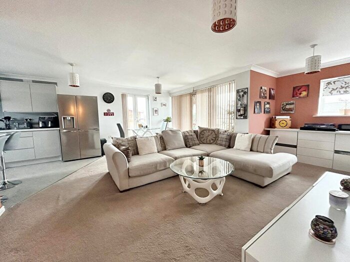 2 Bedroom Apartment For Sale In Selman Close, Hythe, SO45