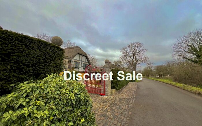 5 Bedroom Detached House For Sale In A Country Mansion, Near Stratford-Upon Avon, Acres, CV37