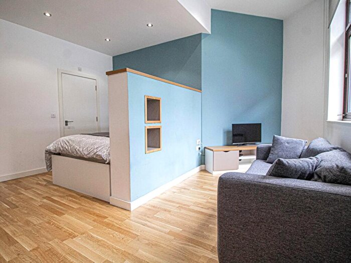 Apartment To Rent In Apt, Q One Residence #, LS2