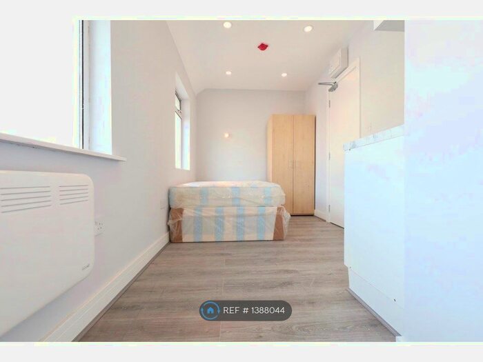 Studio To Rent In Floriston Avenue, London, UB10