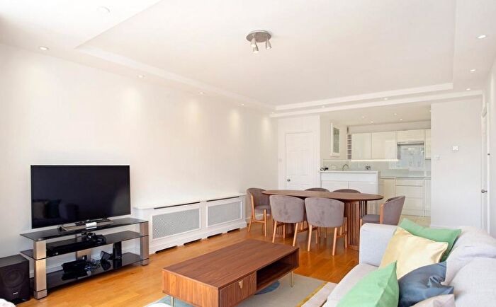 2 Bedroom Apartment To Rent In Marylebone Road, Marylebone, London, NW1