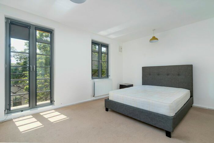 3 Bedroom Flat To Rent In Great Percy Street, London, WC1X