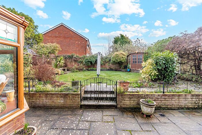 3 Bedroom Detached House For Sale In Wrotham Road, Meopham, DA13