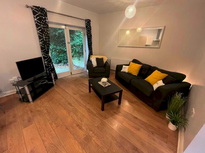 2 Bedroom Apartment To Rent In The Coach House, North Grange Road, LS6