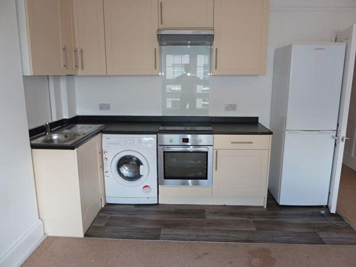 1 Bedroom Apartment To Rent In Walton Road, West Molesey, KT8