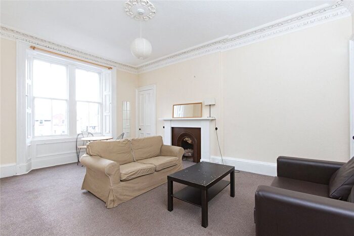 3 Bedroom Flat To Rent In Bruntsfield Place, Edinburgh, EH10