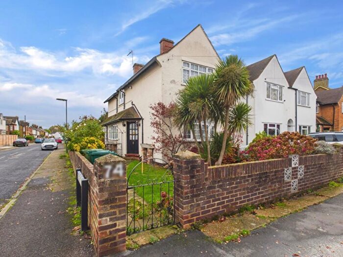 3 Bedroom End Of Terrace House For Sale In Old Charlton Road, Shepperton, TW17