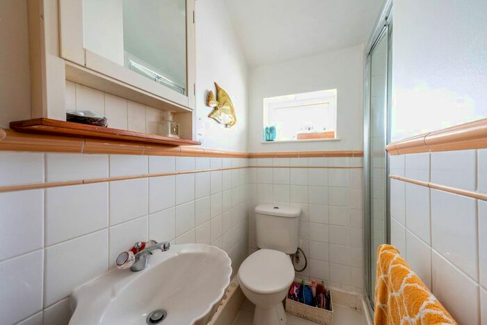 2 Bedroom Flat To Rent In Thornton Hill, Wimbledon, London, SW19