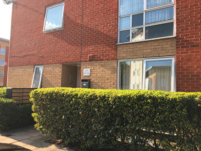 2 Bedroom Flat To Rent In Beckton, London, E6