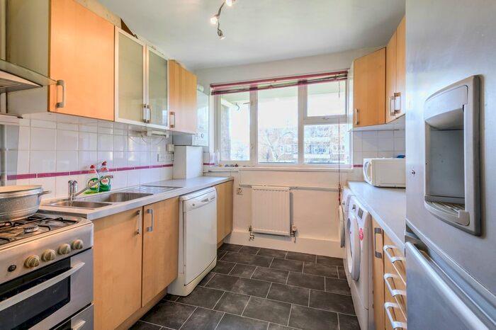2 Bedroom Flat To Rent In Leigham Court Road, London, SW16