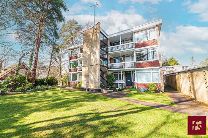 2 Bedroom Apartment To Rent In Linkway, Crowthorne, Berkshire, RG45