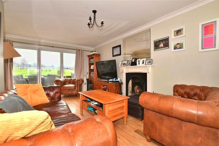 4 Bedroom Semi-Detached House For Sale In Hampton Park Road, Hadlow, Tonbridge, Kent, TN11
