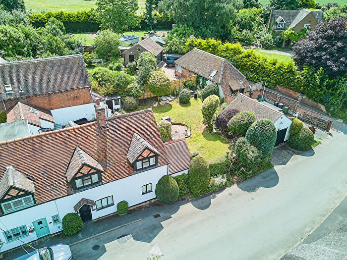 3 Bedroom Semi-Detached House For Sale In High Street, Marton, Rugby, CV23