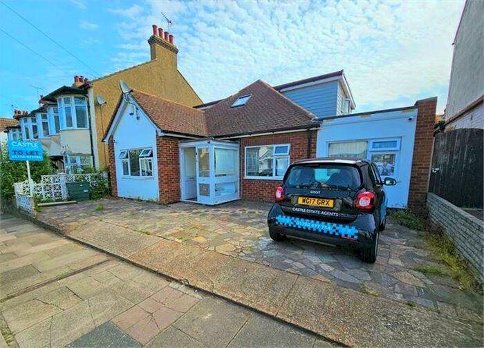 Studio To Rent In Woodfield Park Drive, Leigh On Sea, Leigh On Sea, SS9