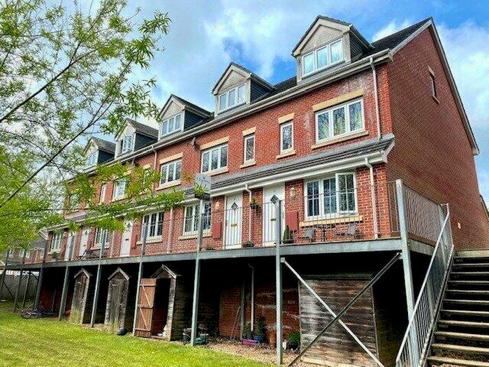 1 Bedroom Apartment To Rent In Park Mews, Park Gate, Southampton, Hampshire, SO31