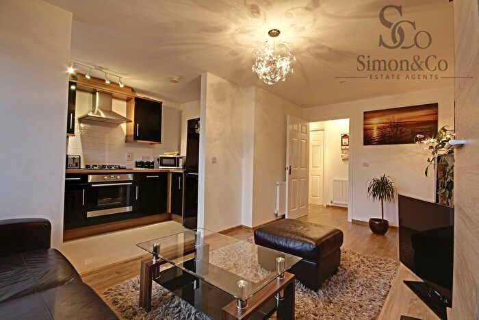 2 Bedroom Flat To Rent In Avon Close, Bournemouth, BH8