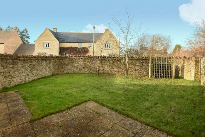 4 Bedroom Town House To Rent In Kemble, Cirencester, GL7