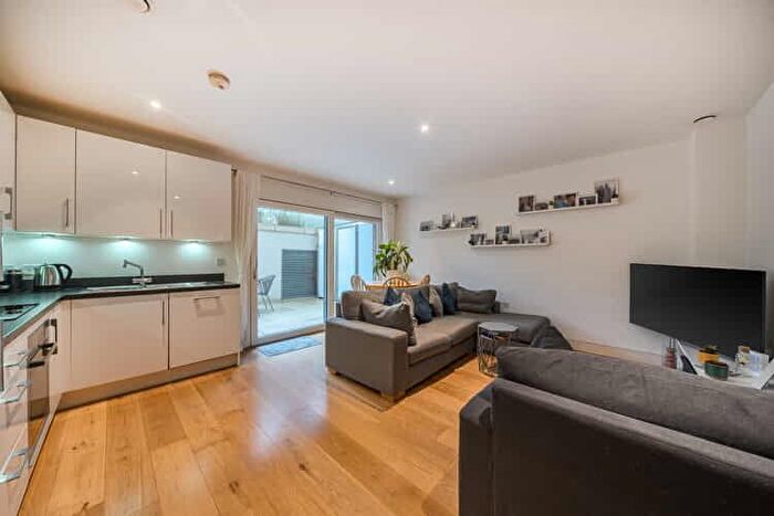 2 Bedroom Flat For Sale In Oakhill Road, Putney, Wandsworth, SW15