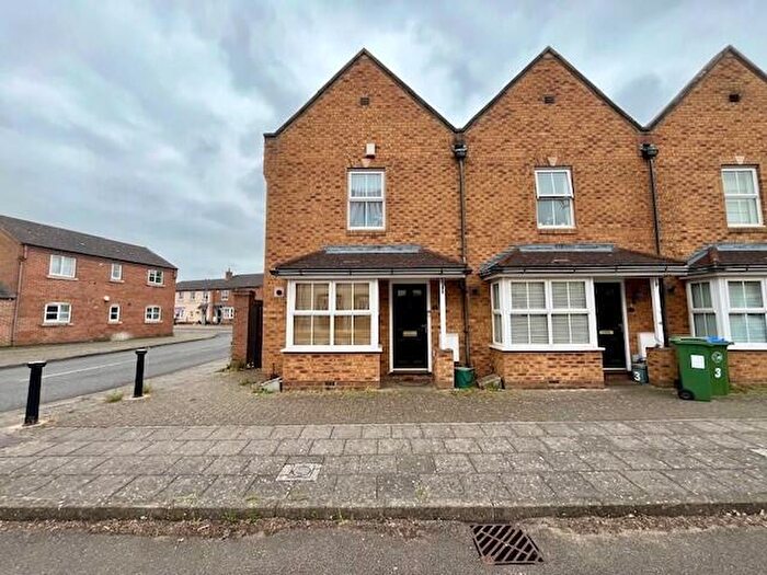 2 Bedroom End Of Terrace House To Rent In Kingsgate, Aylesbury, HP19