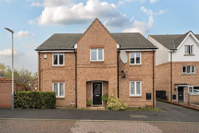 4 Bedroom Detached House For Sale In Morris Avenue, Uxbridge, UB8