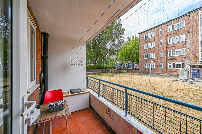 4 Bedroom Flat For Sale In Beech Avenue, East Acton, London, W3
