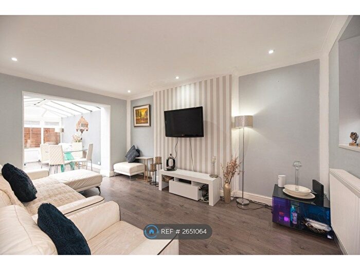 4 Bedroom Semi-Detached House To Rent In Nelson Close, Romford, RM7