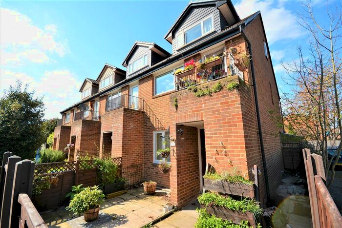 1 Bedroom Flat To Rent In Brangwyn Crescent, Colliers Wood, London, SW19