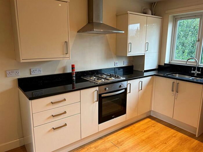 2 Bedroom Flat To Rent In Manor Farm Close, Bingley, BD16