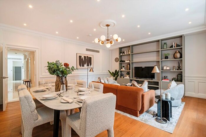 2 Bedroom Flat To Rent In Stratton Street, Mayfair, W1J