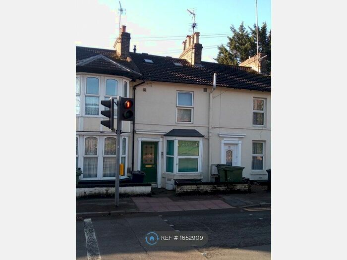 2 Bedroom Flat To Rent In Ashford Road, Maidstone, ME14